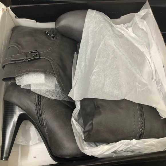 G by Guess Topaz Over the Knee Gray boots 9.5 (WILL SHIP WITHOUT THE BOX) - Picture 11 of 13